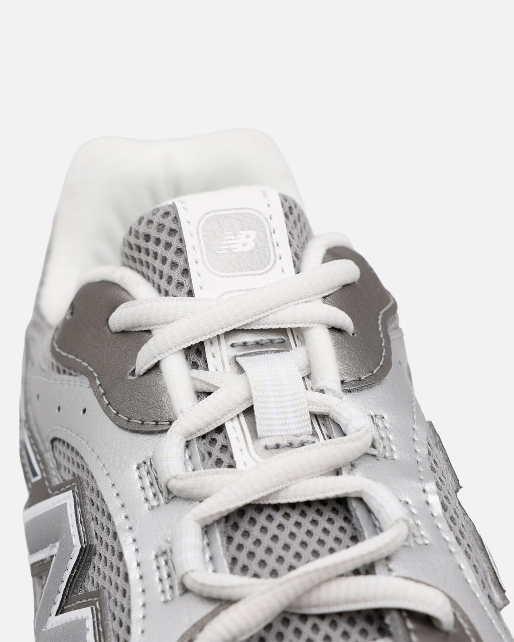 New Balance 204 Dark Silver - Sneakers