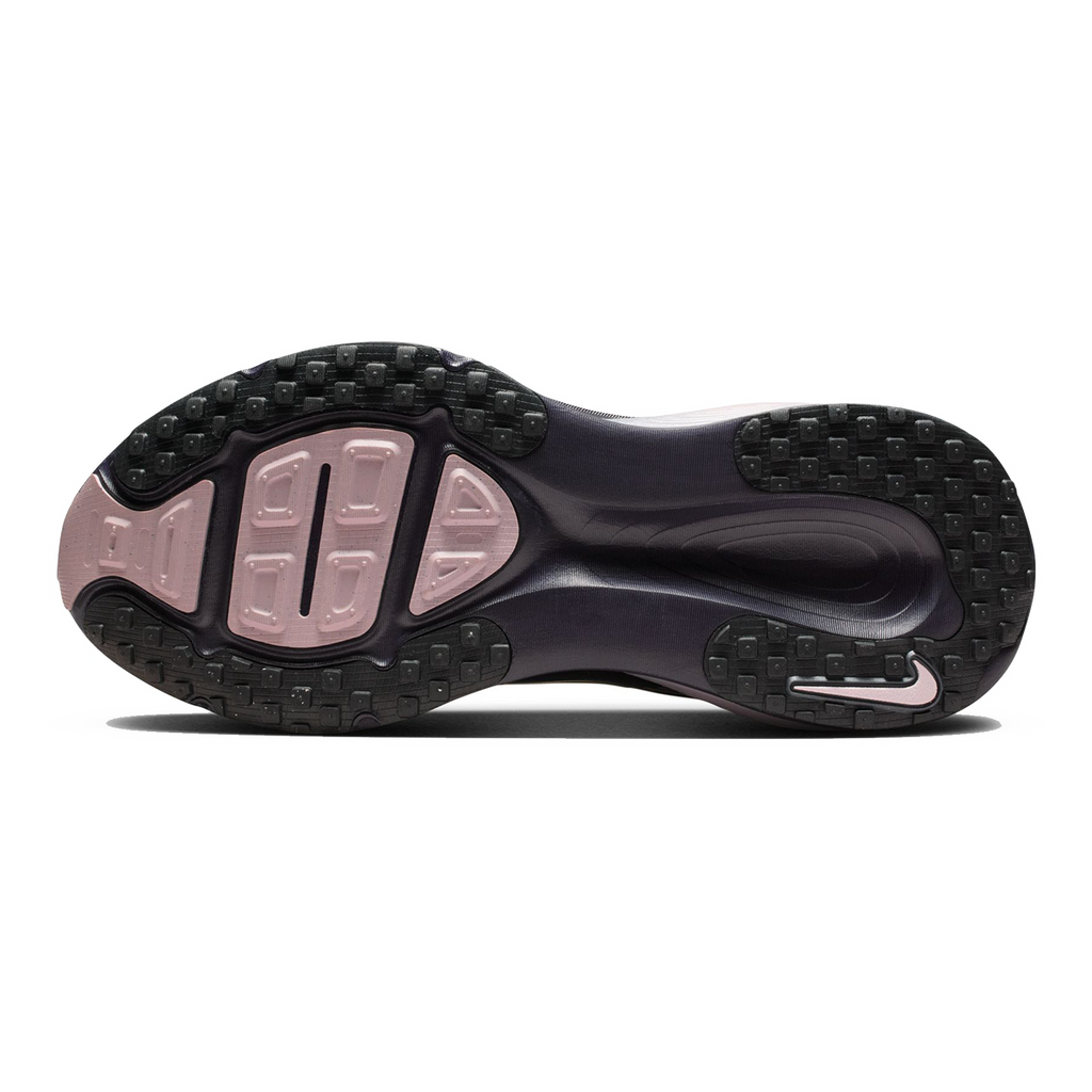 Nike Vomero 18 SE - Athletic Shoes