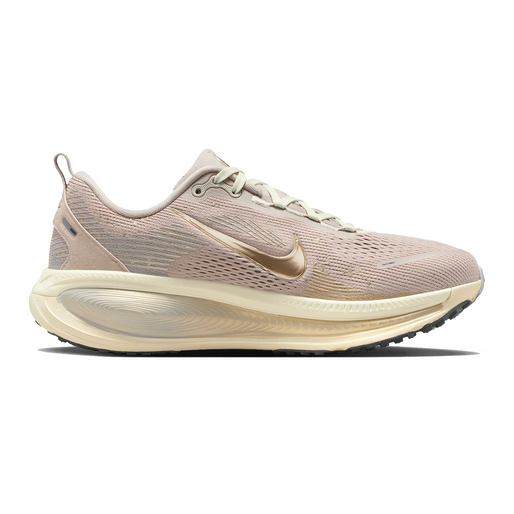 Nike Vomero 18 SE - Athletic Shoes